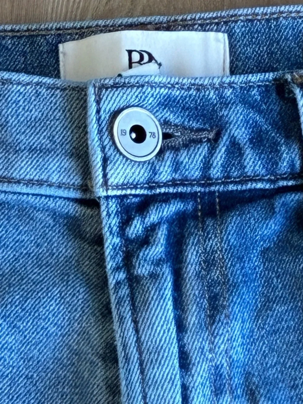 Banana Republic Men's Authentic Straight denim Jeans Blue light Wash 33x34